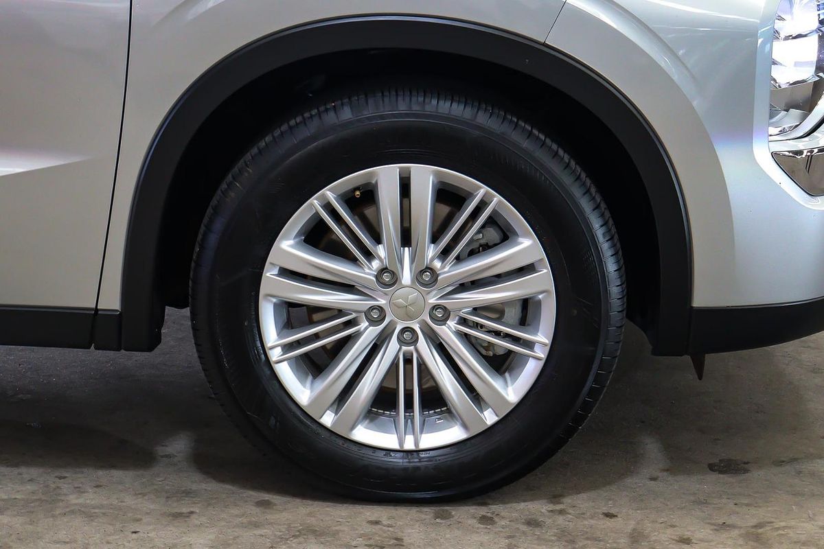 2024 Mitsubishi Outlander ES ZM