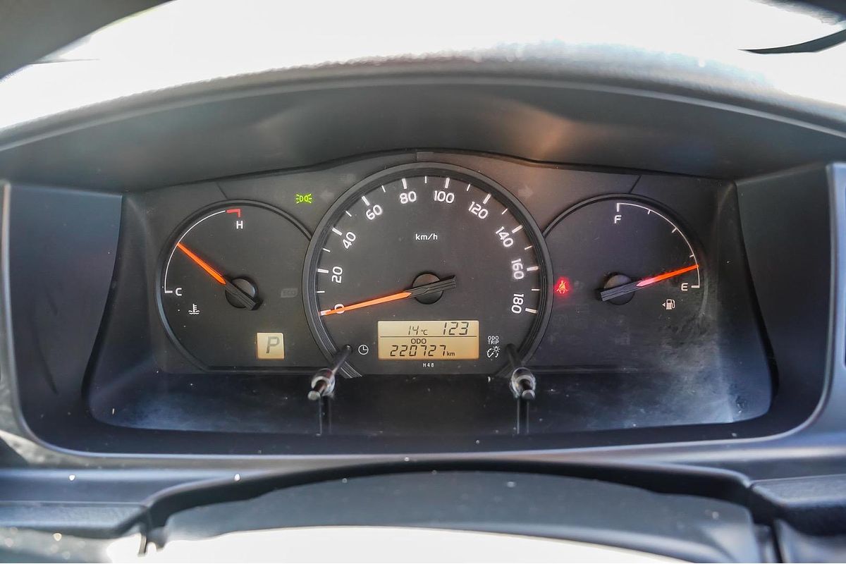 2014 Toyota Hiace Commuter TRH223R