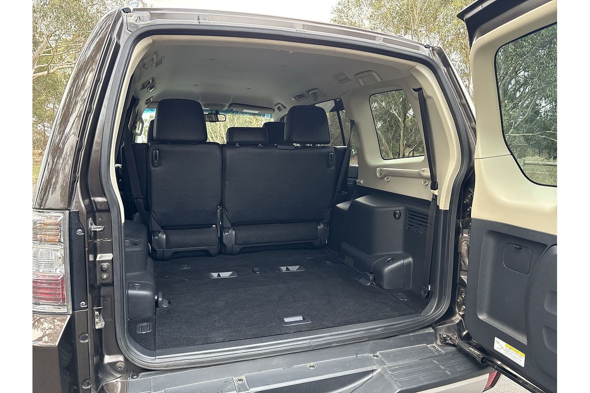 2017 Mitsubishi Pajero GLS NX