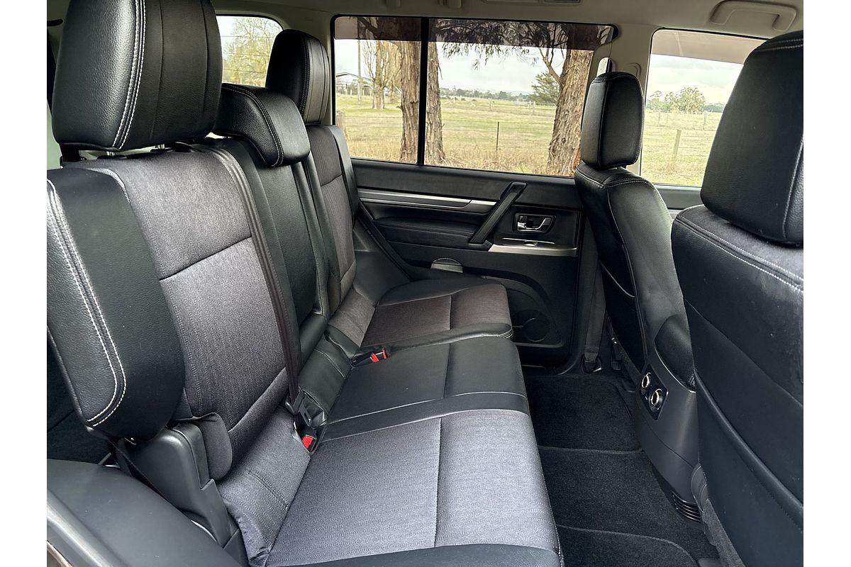 2017 Mitsubishi Pajero GLS NX