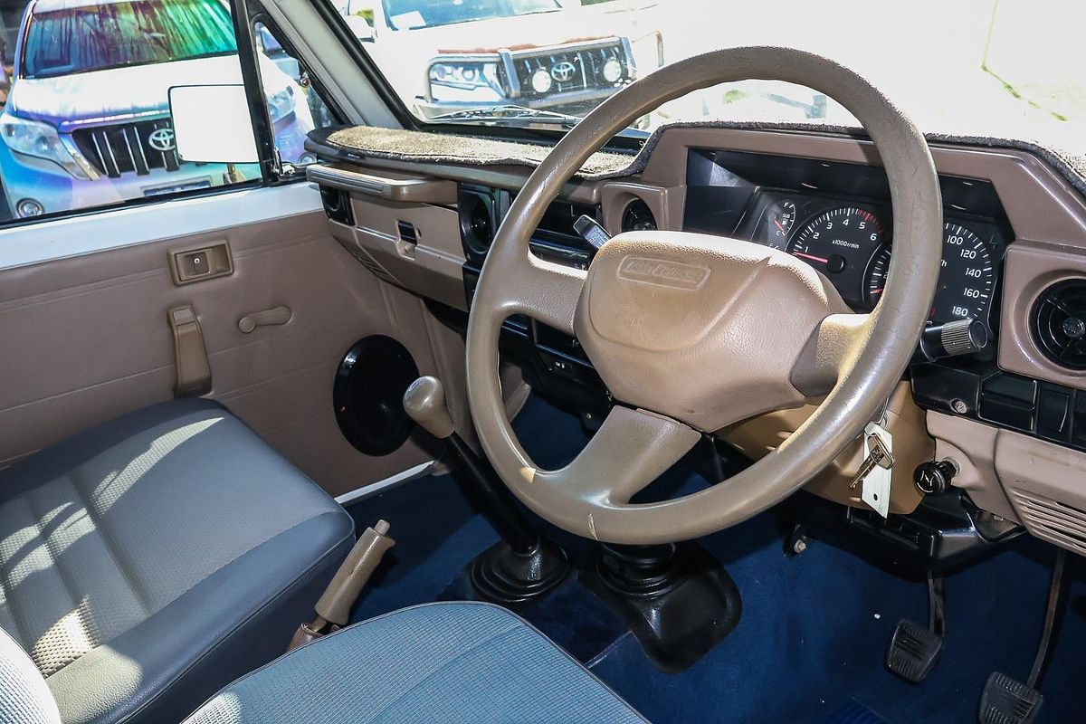 2003 Toyota Landcruiser HZJ79R 4X4