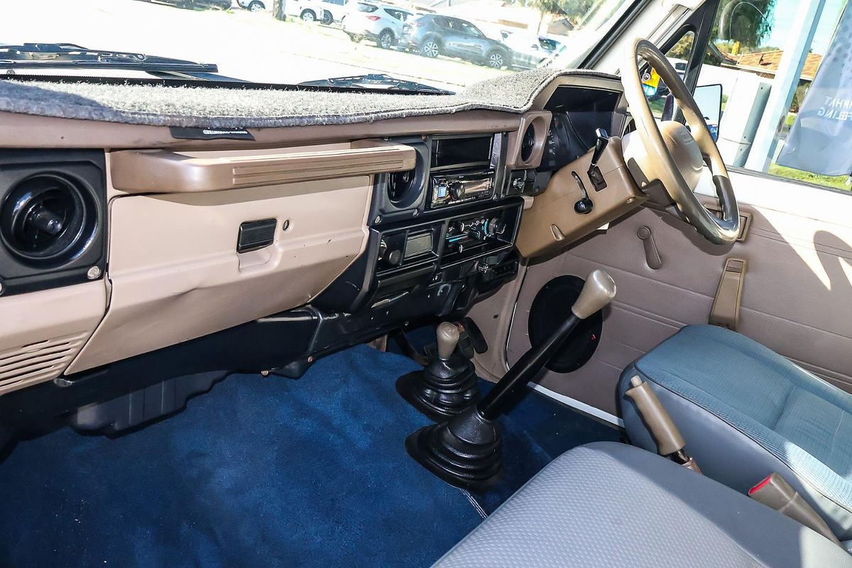 2003 Toyota Landcruiser HZJ79R 4X4