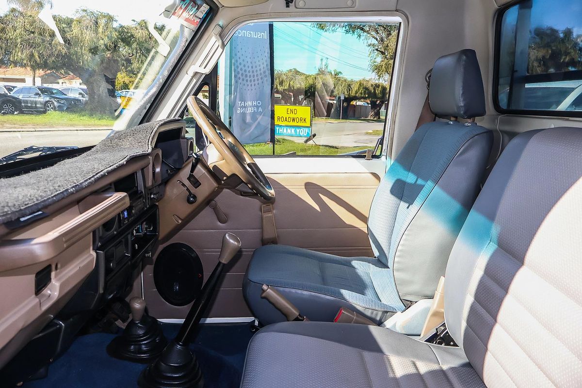 2003 Toyota Landcruiser HZJ79R 4X4