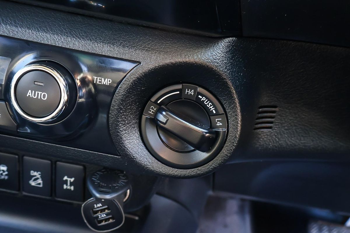 2018 Toyota Hilux SR5 GUN126R 4X4