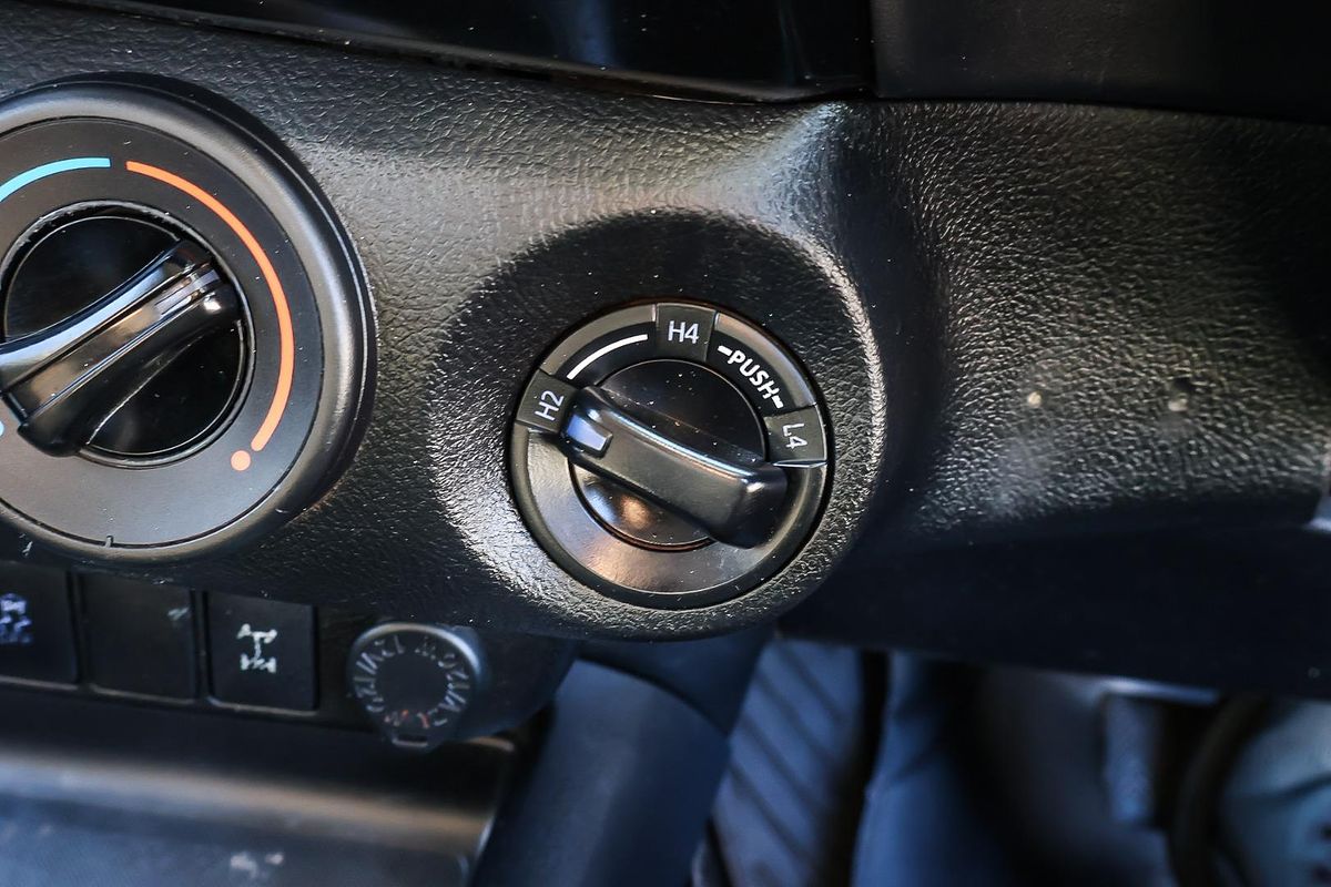 2017 Toyota Hilux SR GUN126R 4X4
