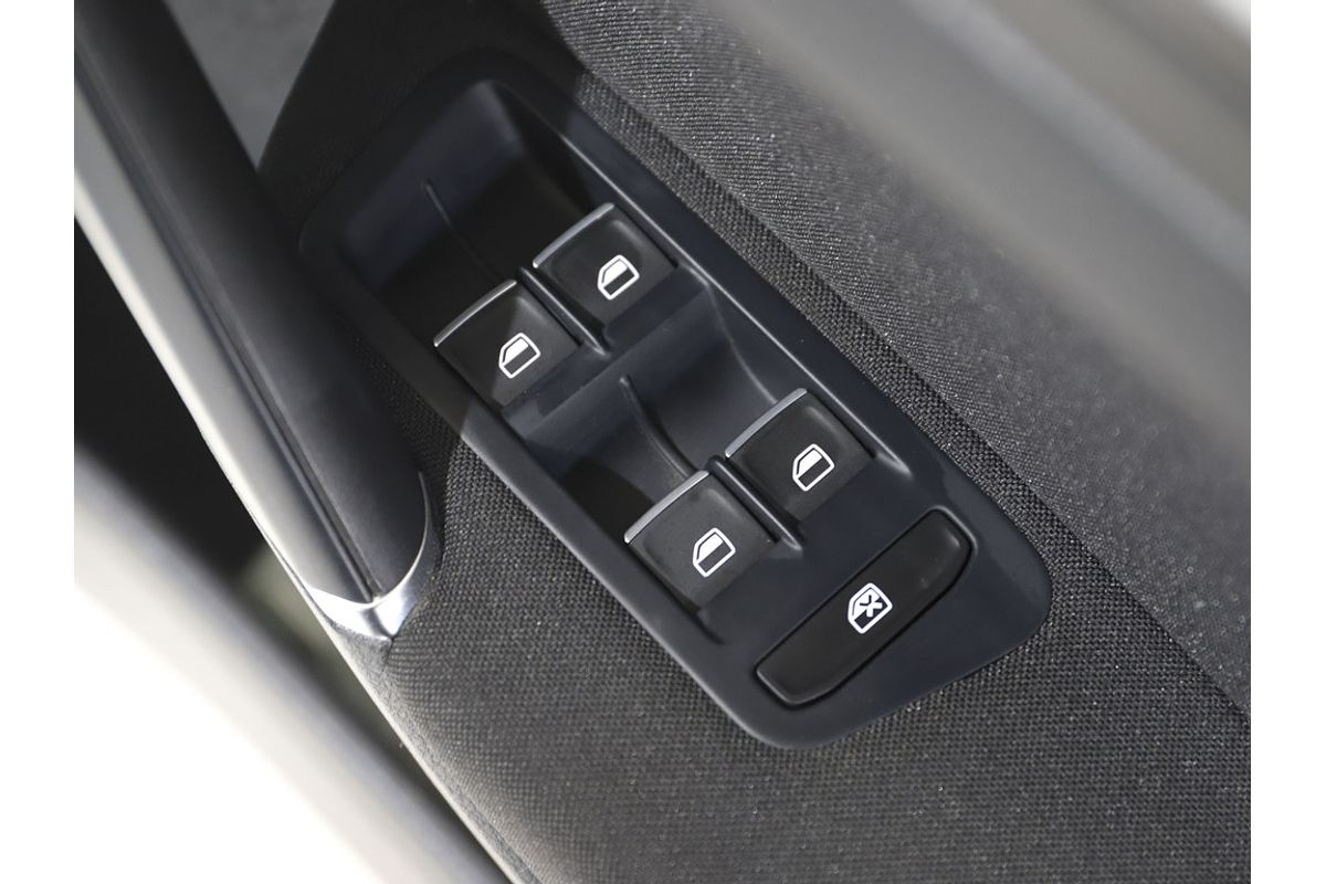 2013 Volkswagen Golf 103TSI Highline 7