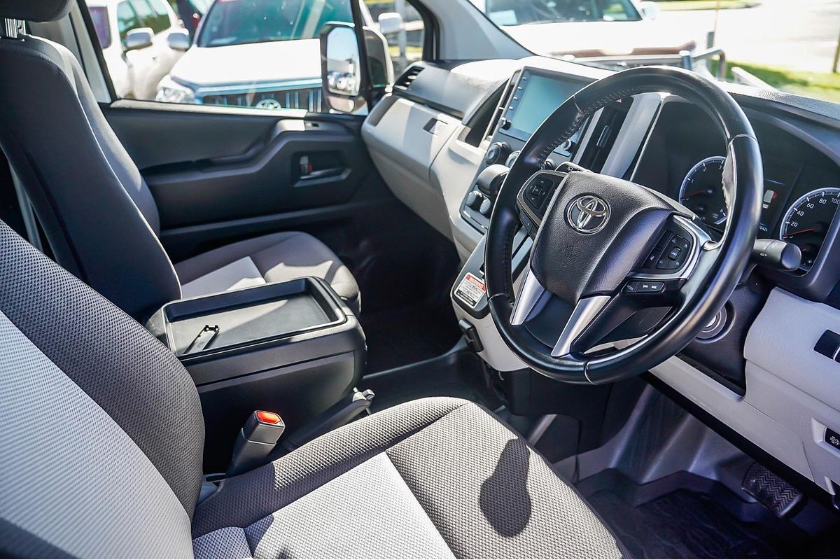 2022 Toyota Hiace Commuter GDH322R