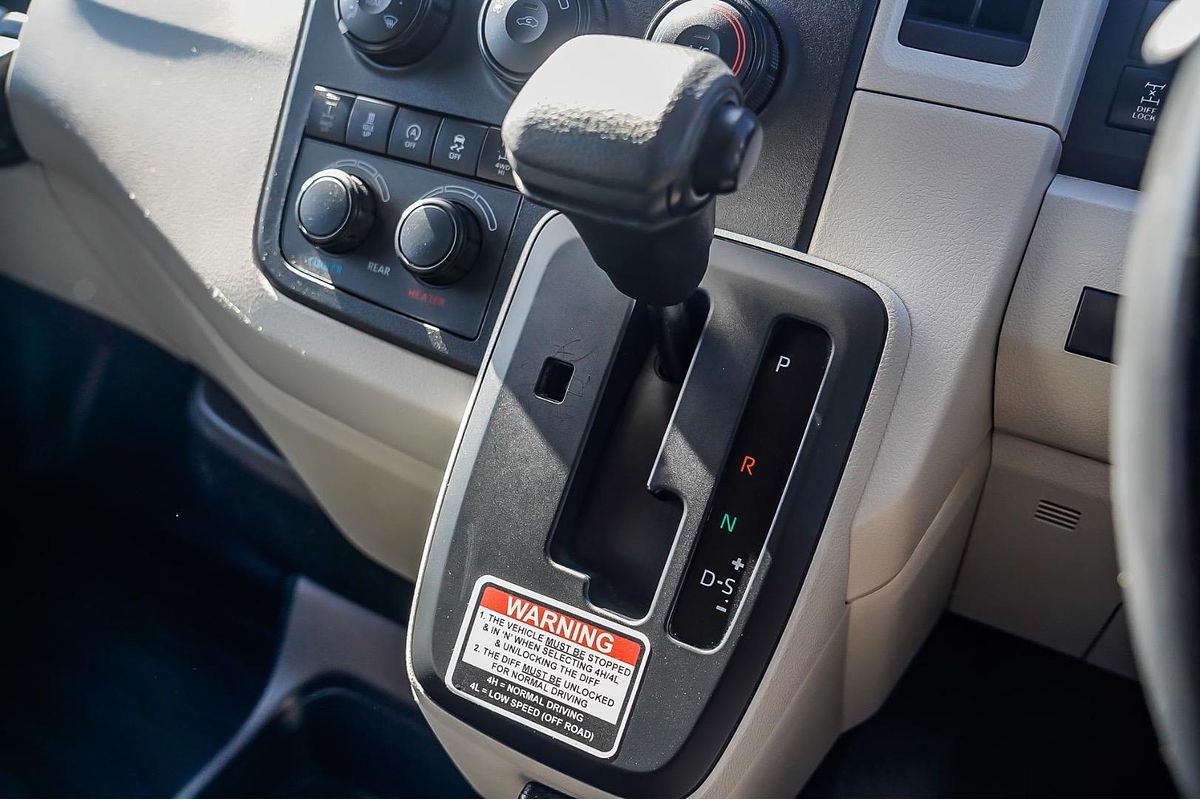 2022 Toyota Hiace Commuter GDH322R