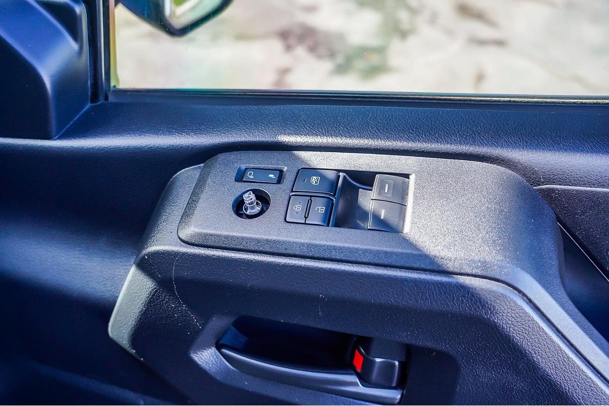 2022 Toyota Hiace Commuter GDH322R