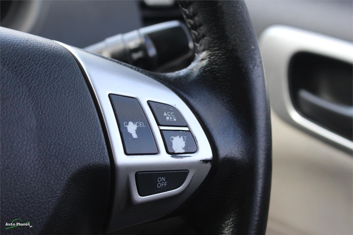 2013 Mitsubishi Challenger PB