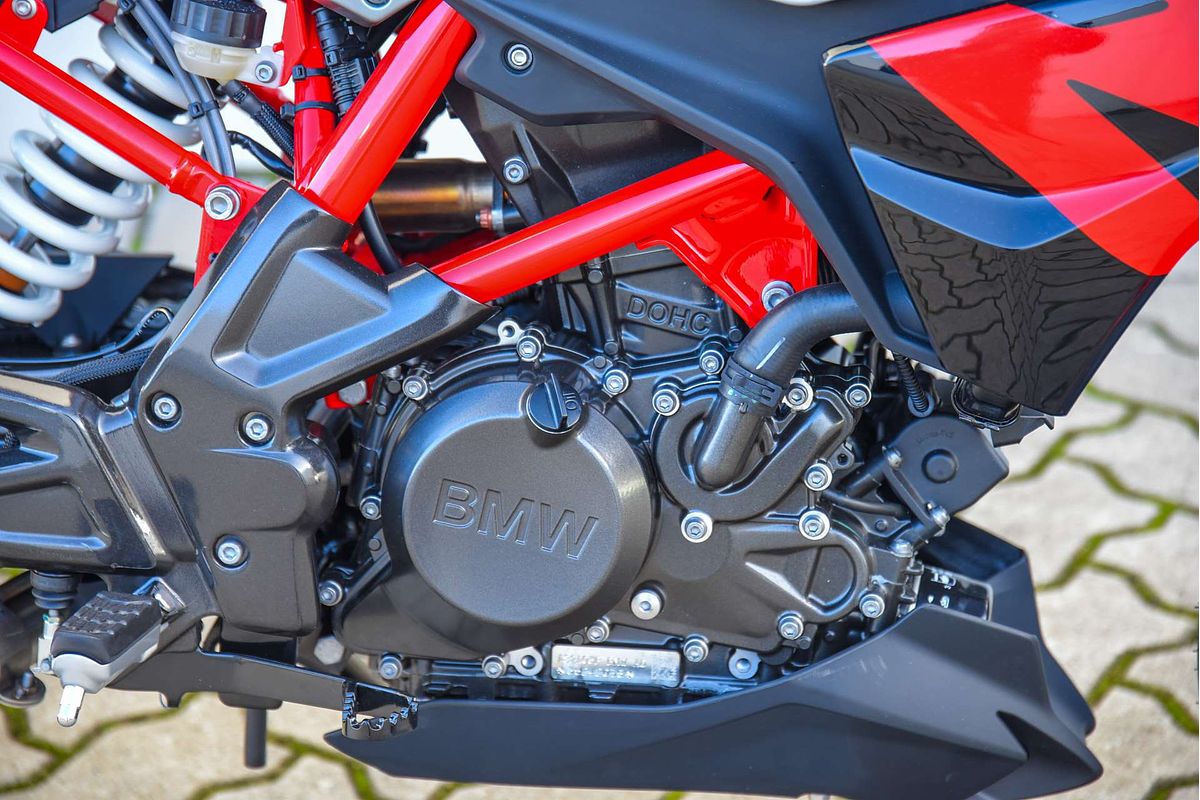 2025 BMW G 310 R G 310
