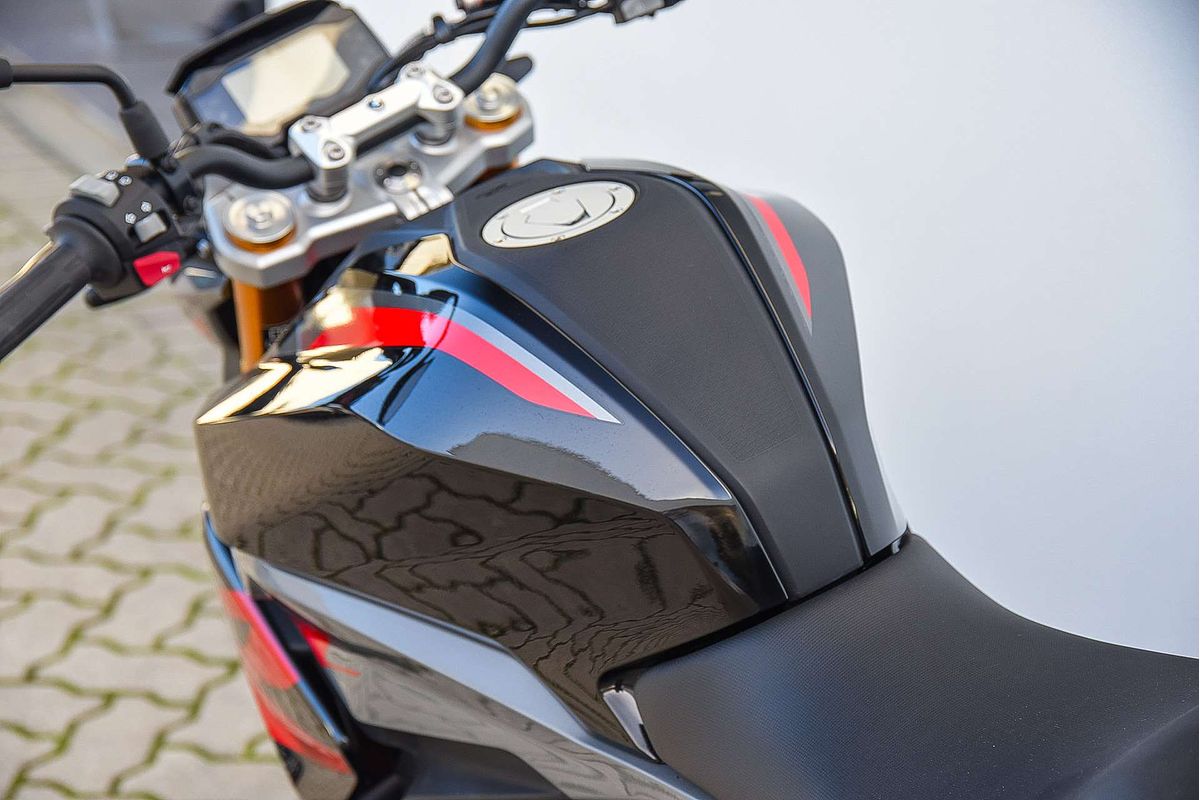 2025 BMW G 310 R G 310