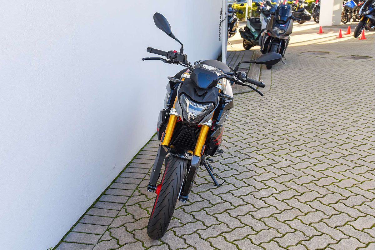 2025 BMW G 310 R G 310