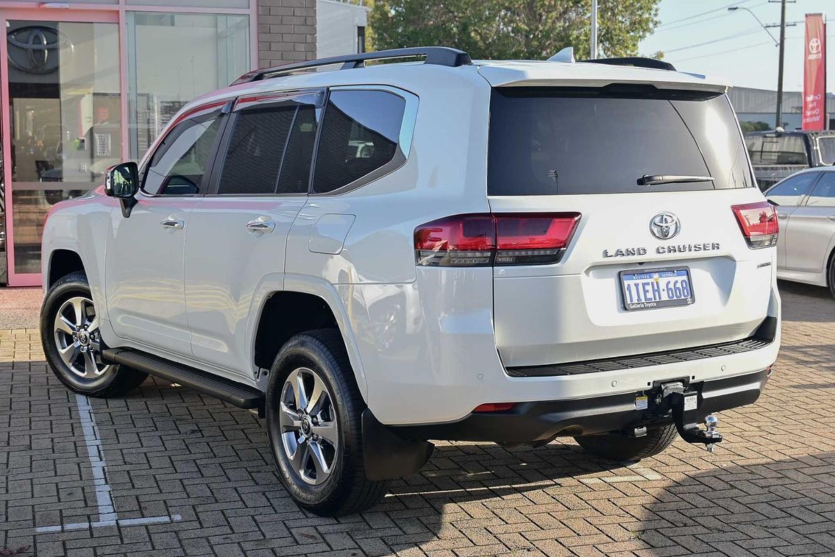 2024 Toyota Landcruiser Sahara FJA300R
