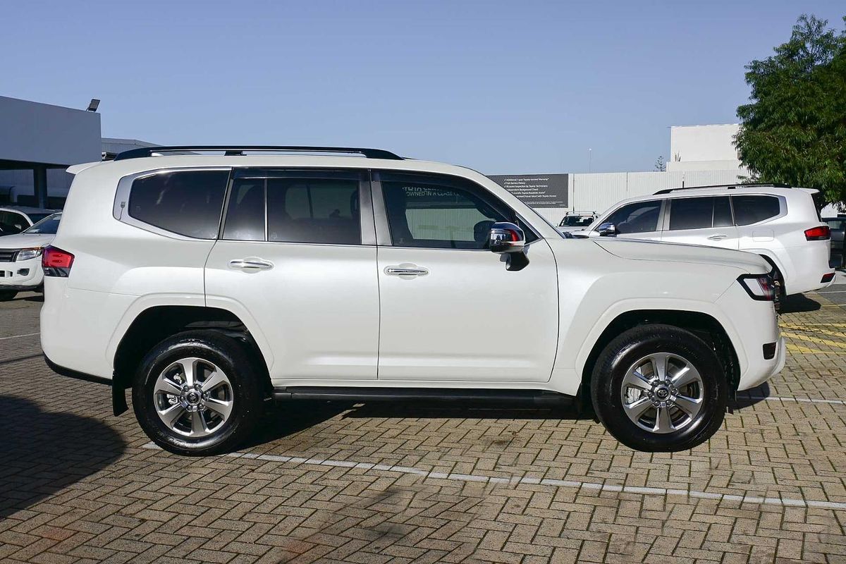 2024 Toyota Landcruiser Sahara FJA300R