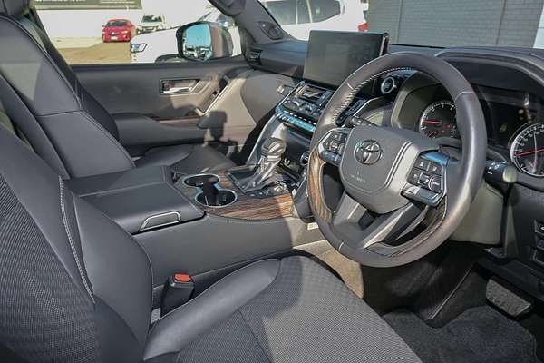 2024 Toyota Landcruiser Sahara FJA300R
