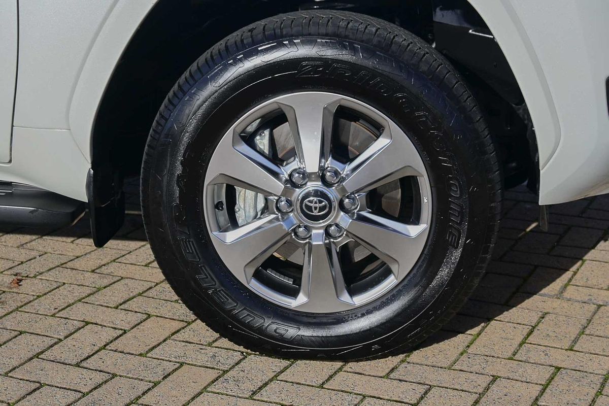 2024 Toyota Landcruiser Sahara FJA300R