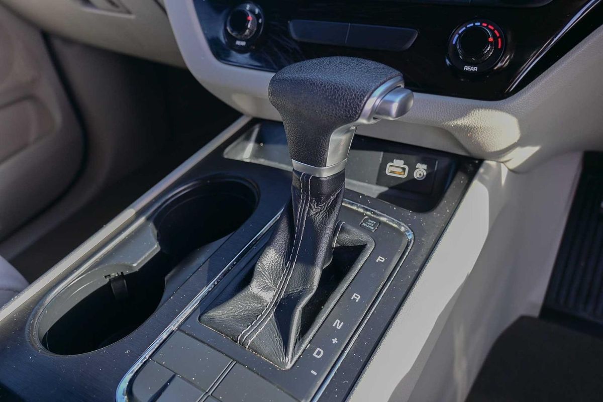 2017 Kia Carnival S YP