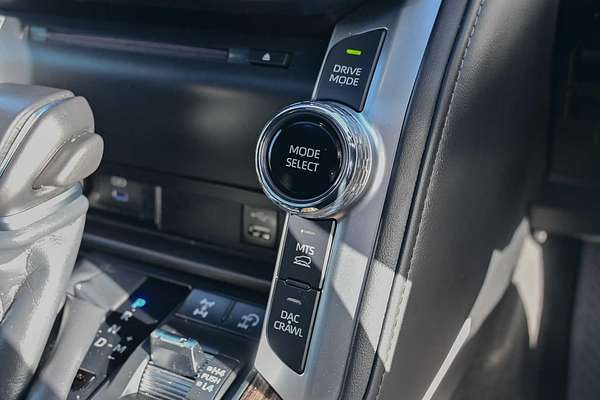 2024 Toyota Landcruiser Sahara FJA300R