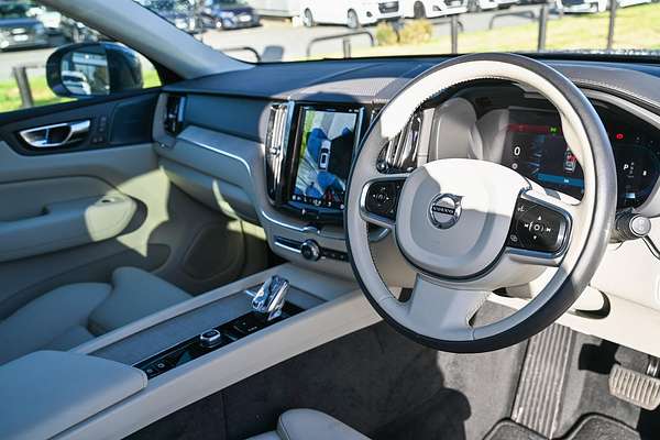 2022 Volvo XC60 B5 Inscription