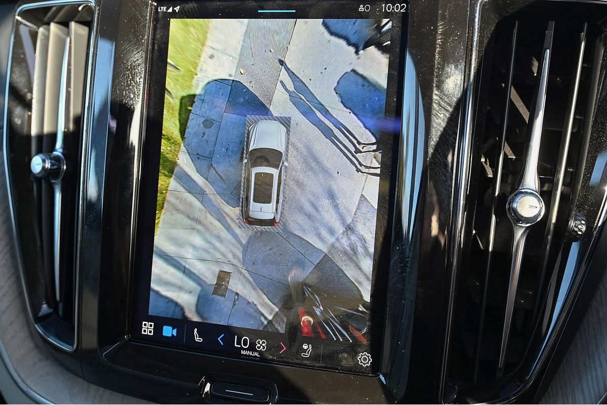 2022 Volvo XC60 B5 Inscription