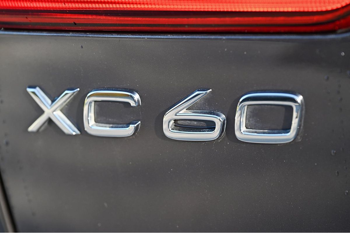 2022 Volvo XC60 B5 Inscription