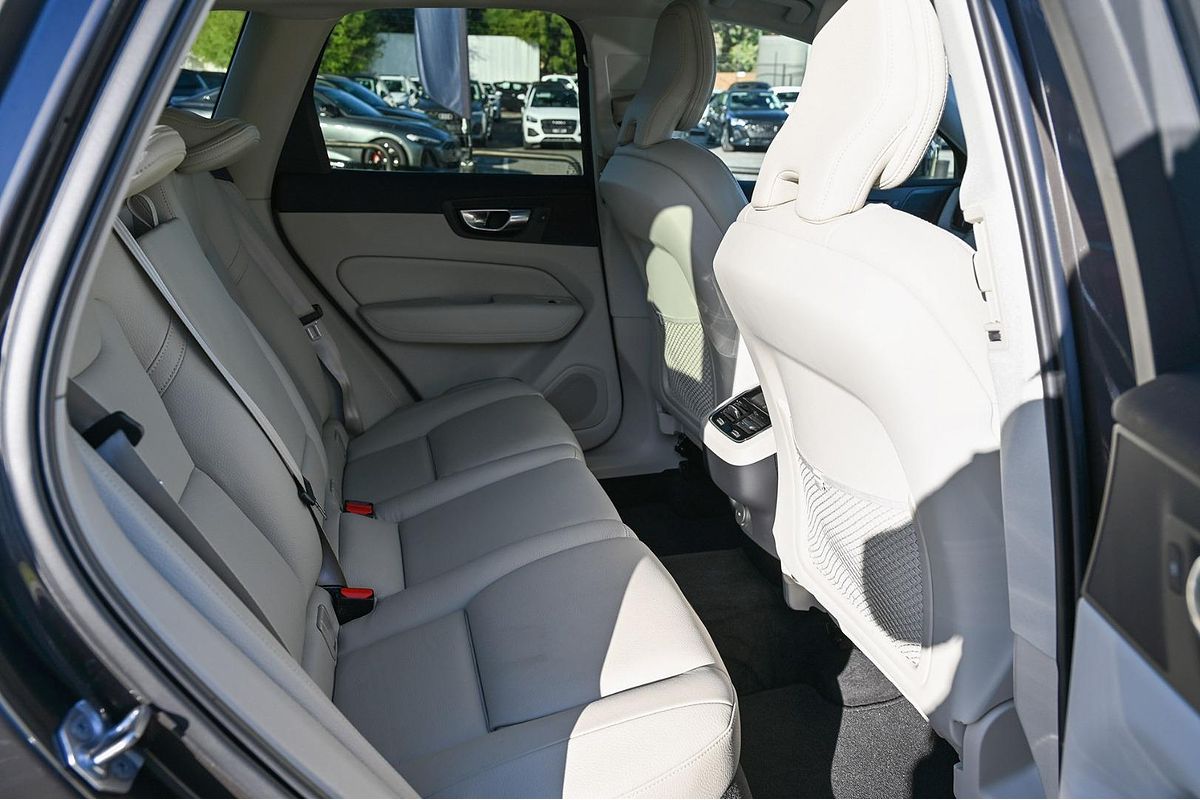 2022 Volvo XC60 B5 Inscription