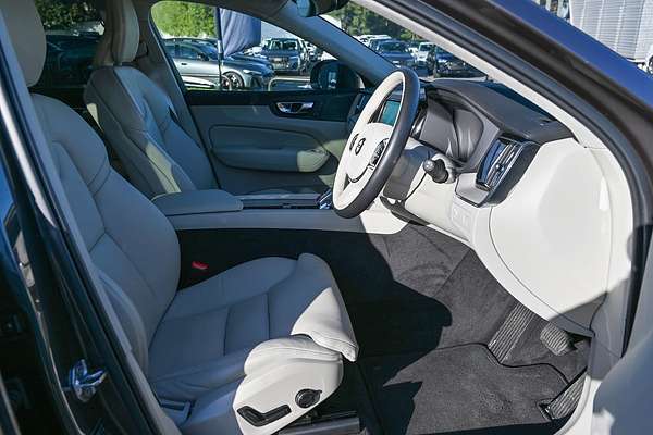 2022 Volvo XC60 B5 Inscription