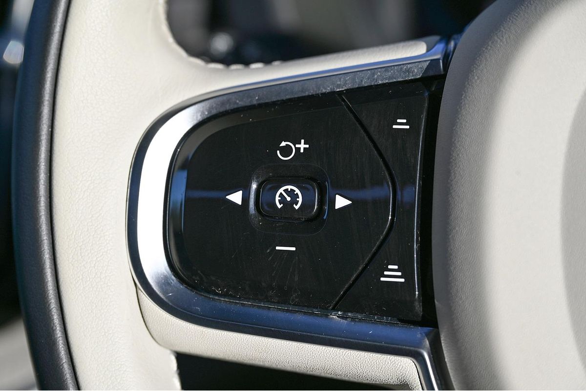 2022 Volvo XC60 B5 Inscription