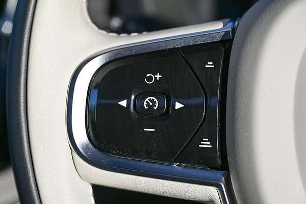 2022 Volvo XC60 B5 Inscription