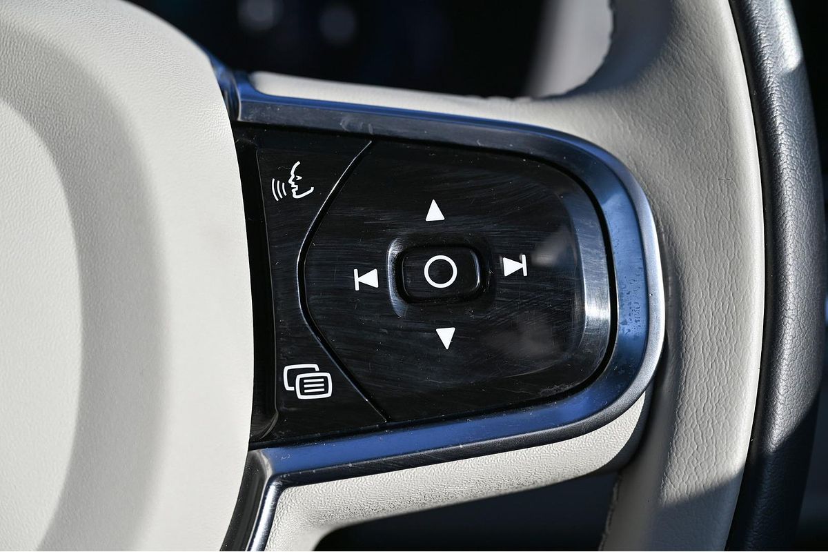 2022 Volvo XC60 B5 Inscription