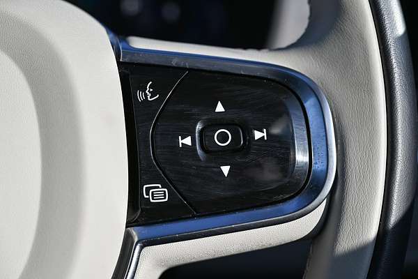 2022 Volvo XC60 B5 Inscription