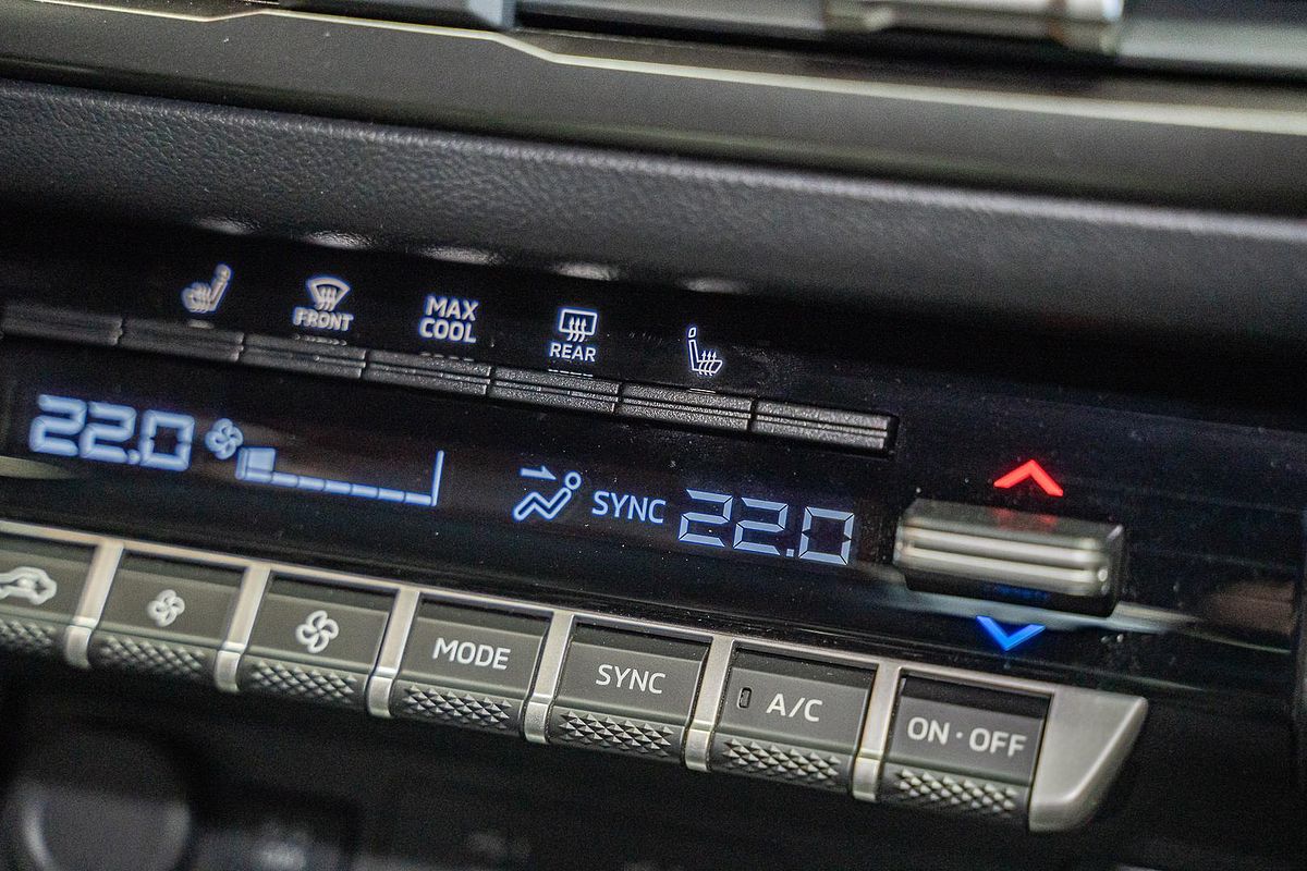 2025 Mitsubishi Triton GSR MV 4X4