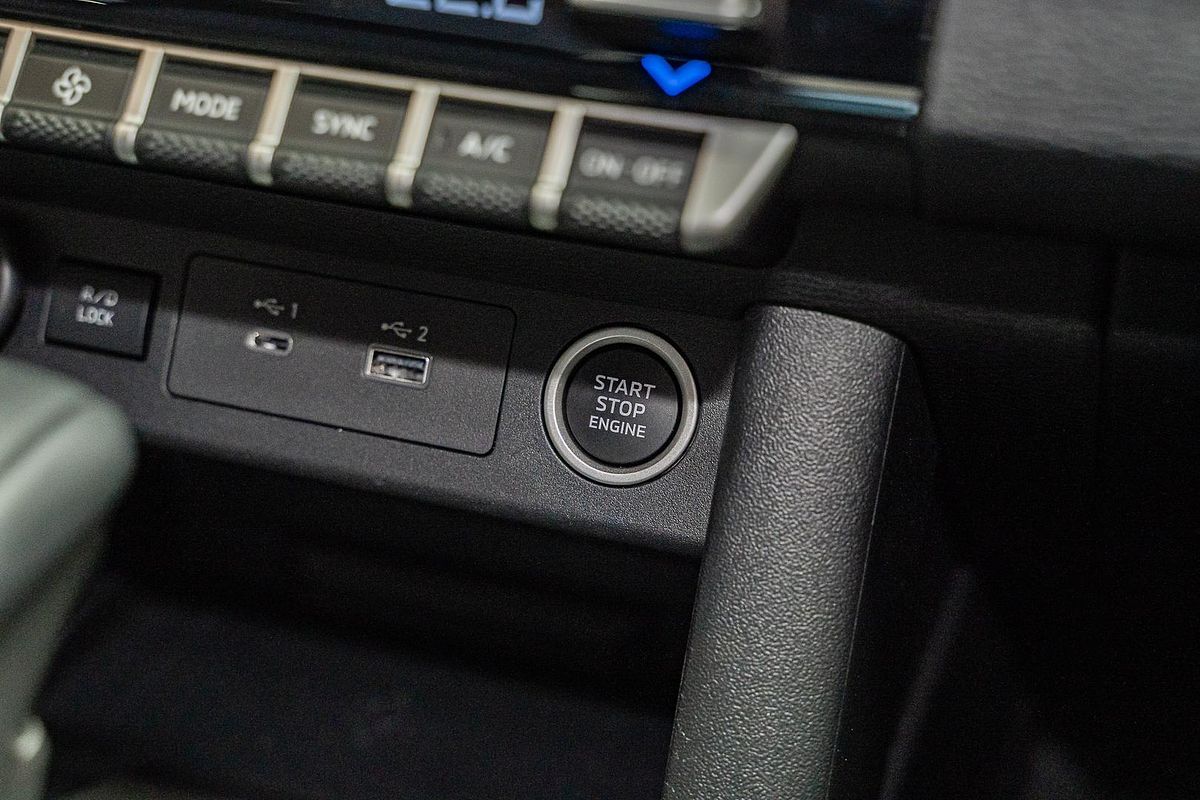 2025 Mitsubishi Triton GSR MV 4X4