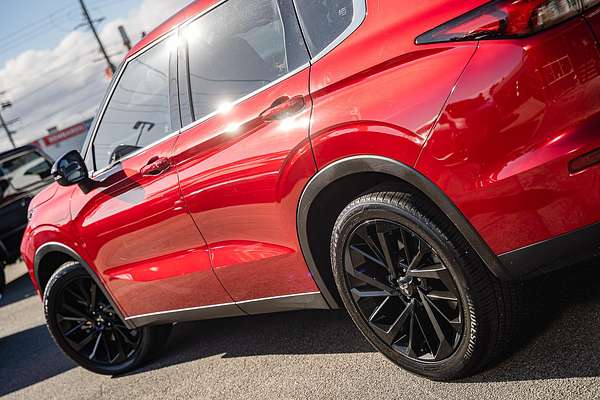 2024 Mitsubishi Outlander Black Edition ZM