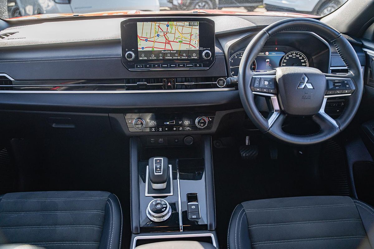 2024 Mitsubishi Outlander Black Edition ZM
