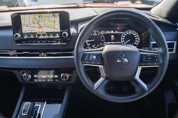 2024 Mitsubishi Outlander Black Edition ZM