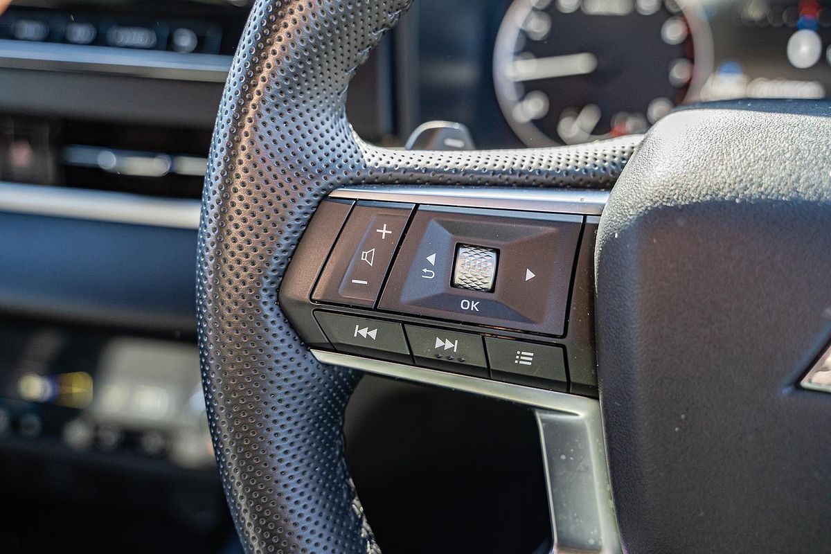 2024 Mitsubishi Outlander Black Edition ZM
