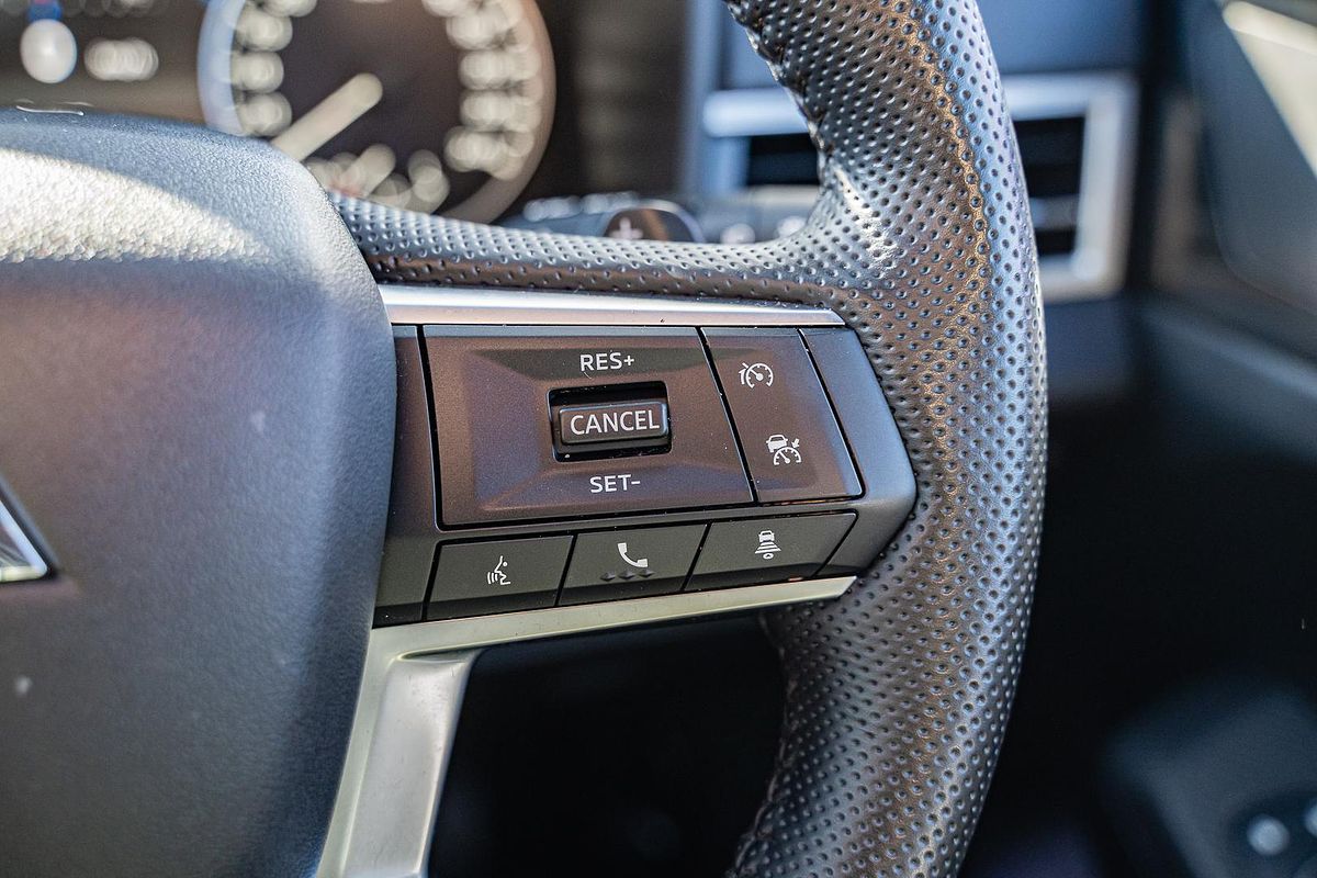 2024 Mitsubishi Outlander Black Edition ZM