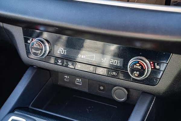 2024 Mitsubishi Outlander Black Edition ZM