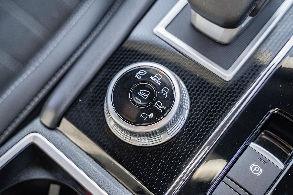 2024 Mitsubishi Outlander Black Edition ZM