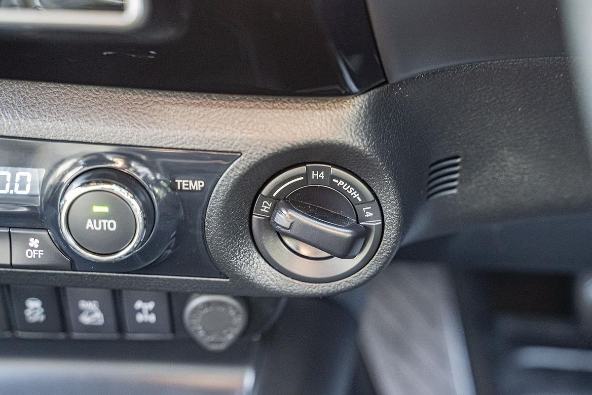 2020 Toyota Hilux Rugged X GUN126R 4X4