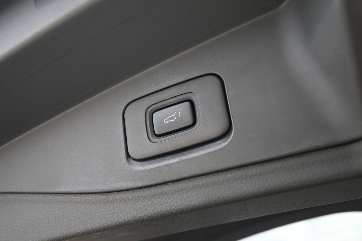 2023 Isuzu MU-X LS-T