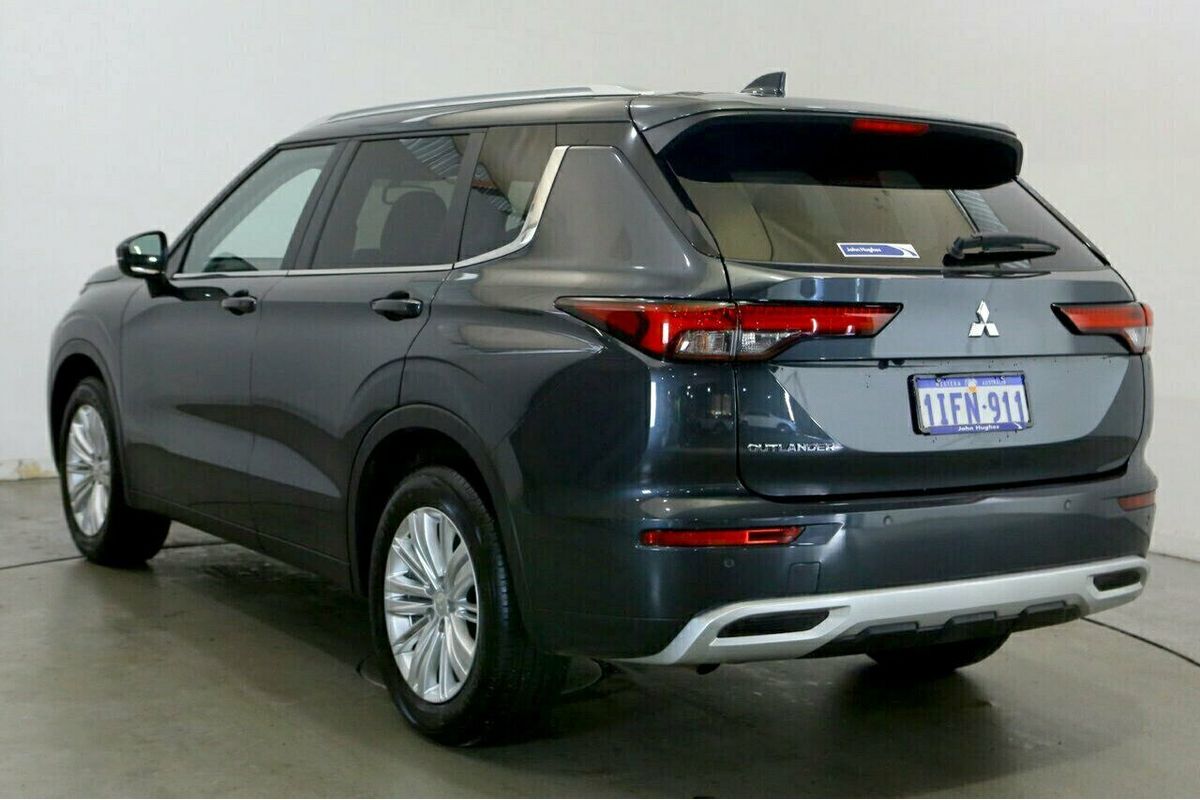2024 Mitsubishi Outlander LS ZM