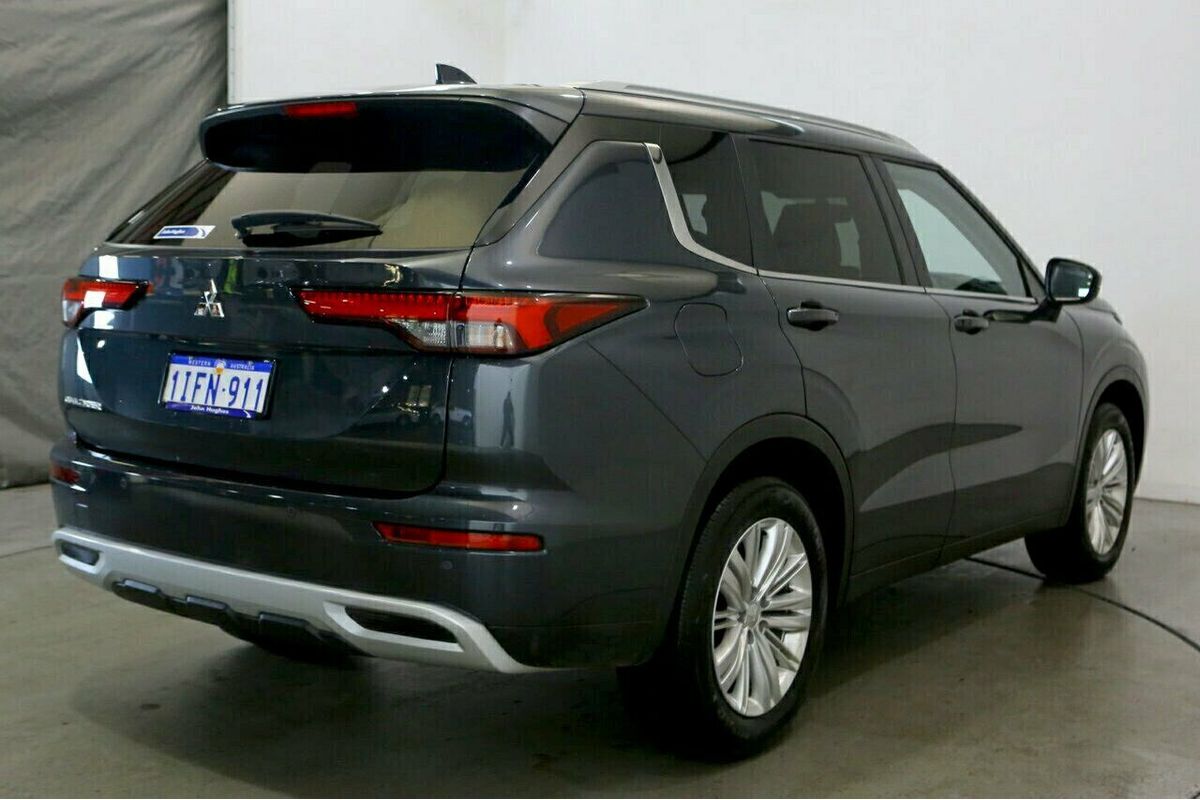 2024 Mitsubishi Outlander LS ZM
