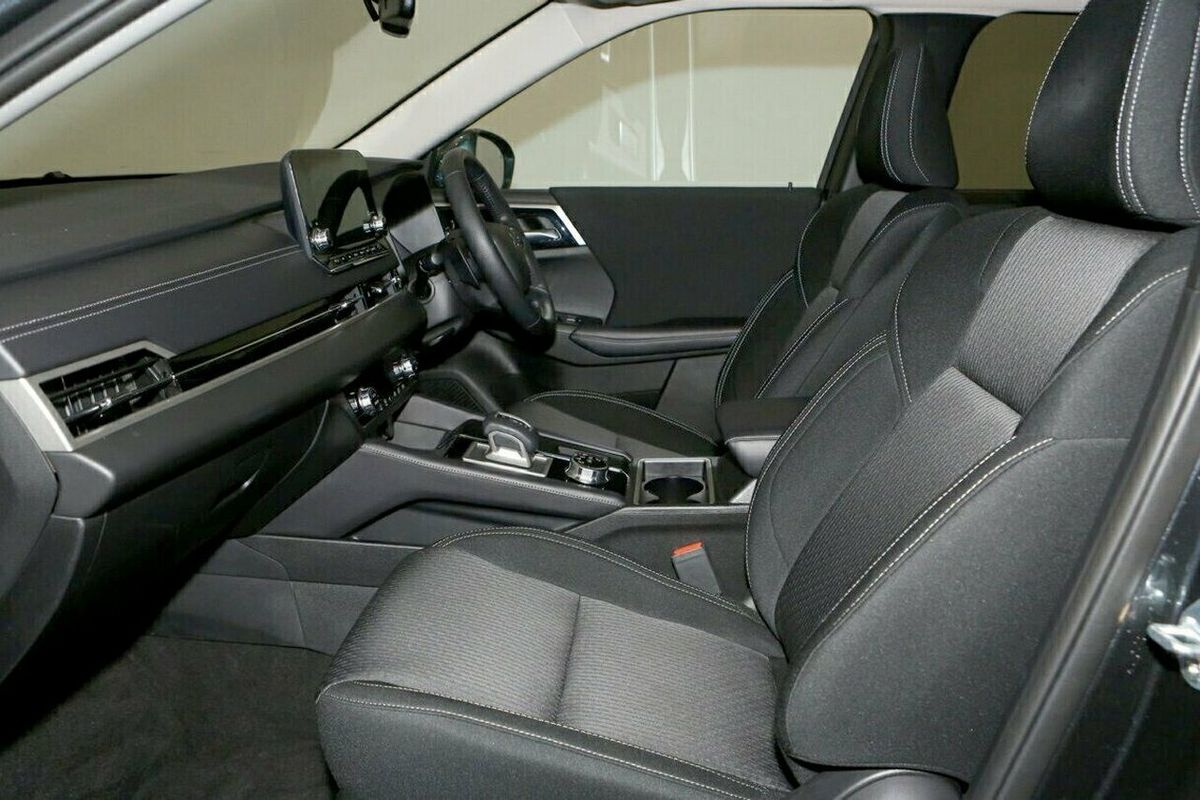 2024 Mitsubishi Outlander LS ZM