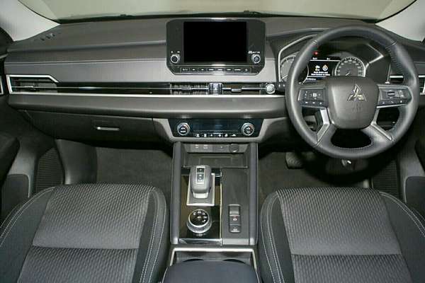 2024 Mitsubishi Outlander LS ZM