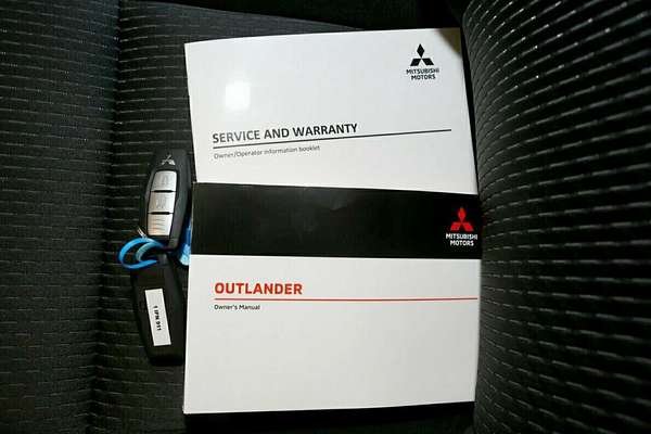 2024 Mitsubishi Outlander LS ZM