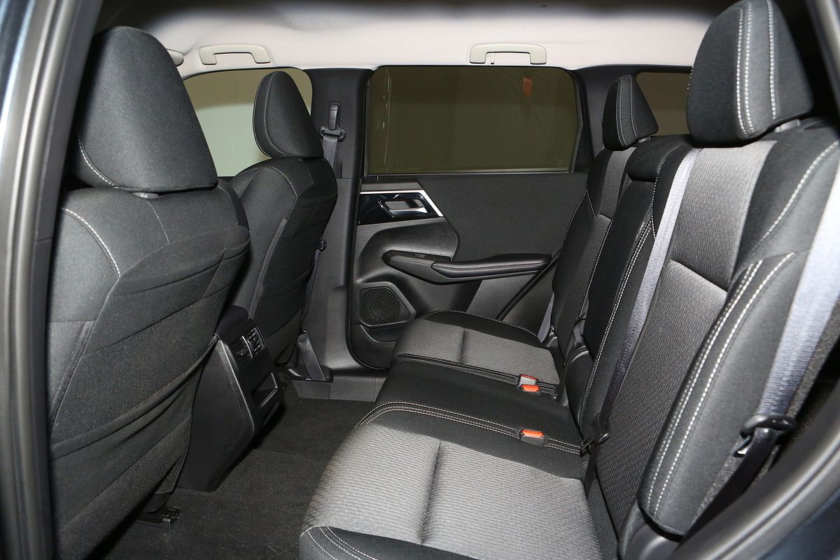 2024 Mitsubishi Outlander LS ZM