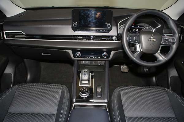 2024 Mitsubishi Outlander LS ZM